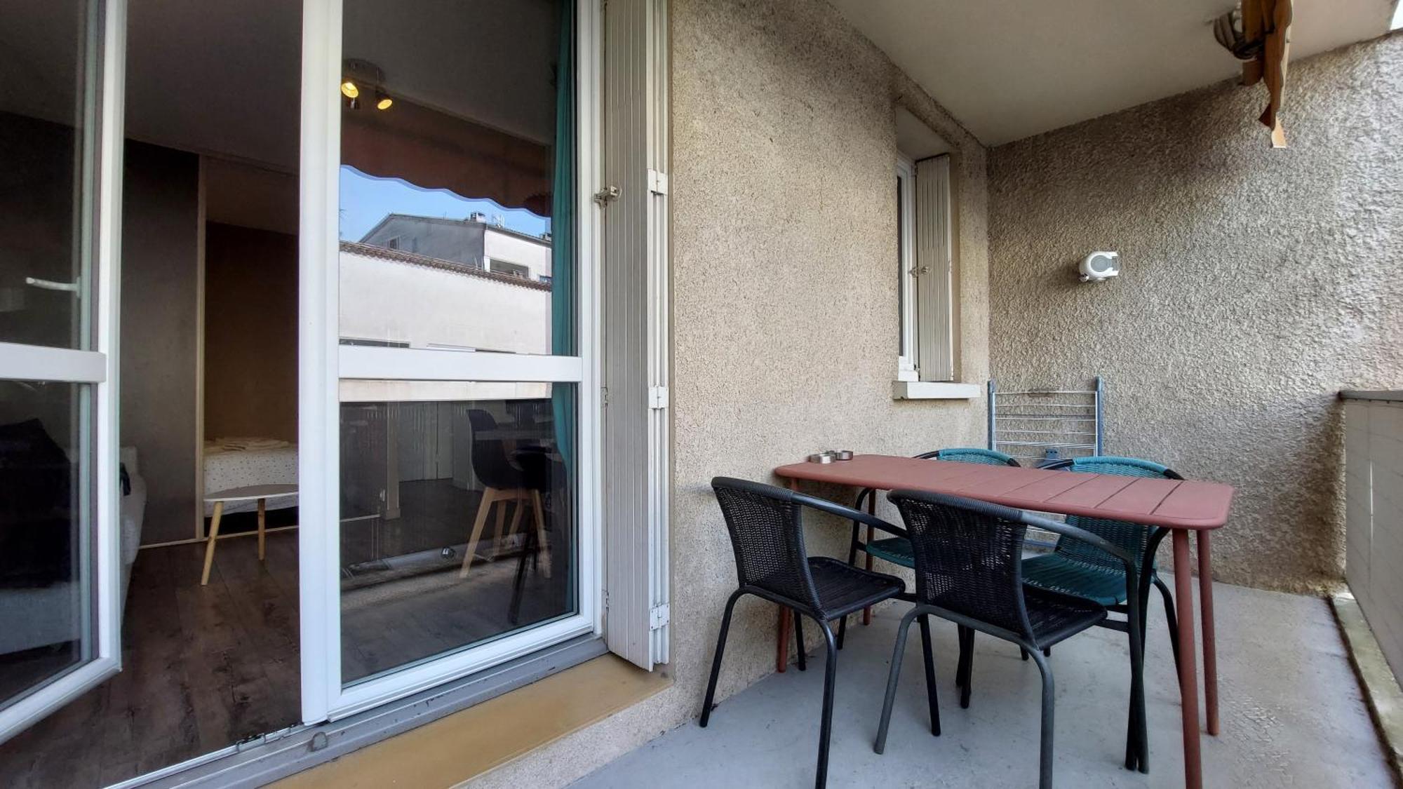 Le Calme Au Centre Apartment *